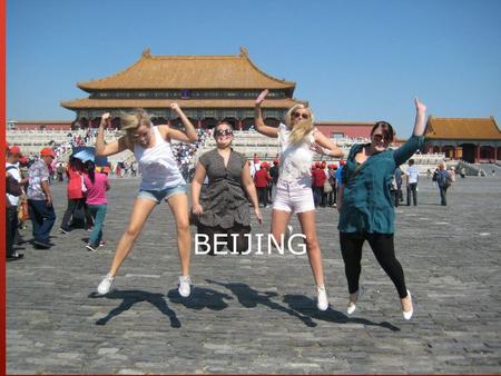 BEIJING. KINA  Stort og folksomt sted.  Bare i Beijing bor nesten 20 millioner.  De bruker Yuan som er omtrent samme valuta som Norge.