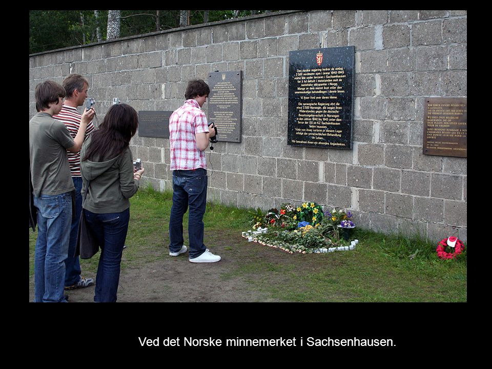 Ved det Norske minnemerket i Sachsenhausen.